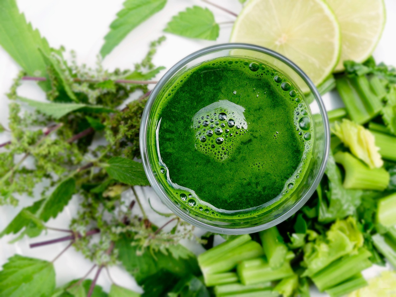 Vale la pena acquistare Cloropure Gocce? Scopri la verità sui superfood